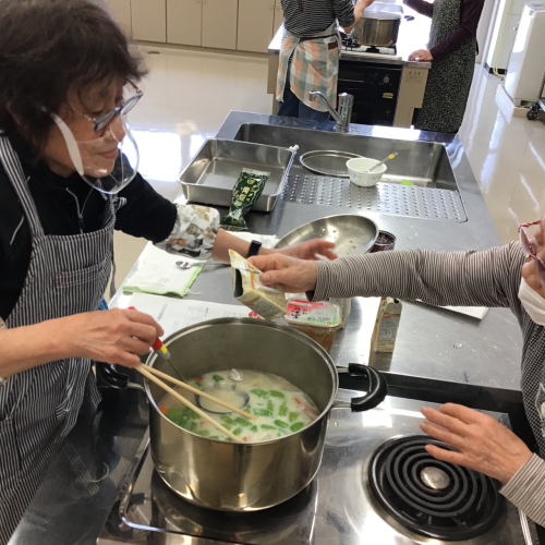 根菜豆乳スープの調理写真