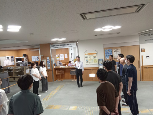 講師（当センター職員）の話を聞く参加者の様子 
